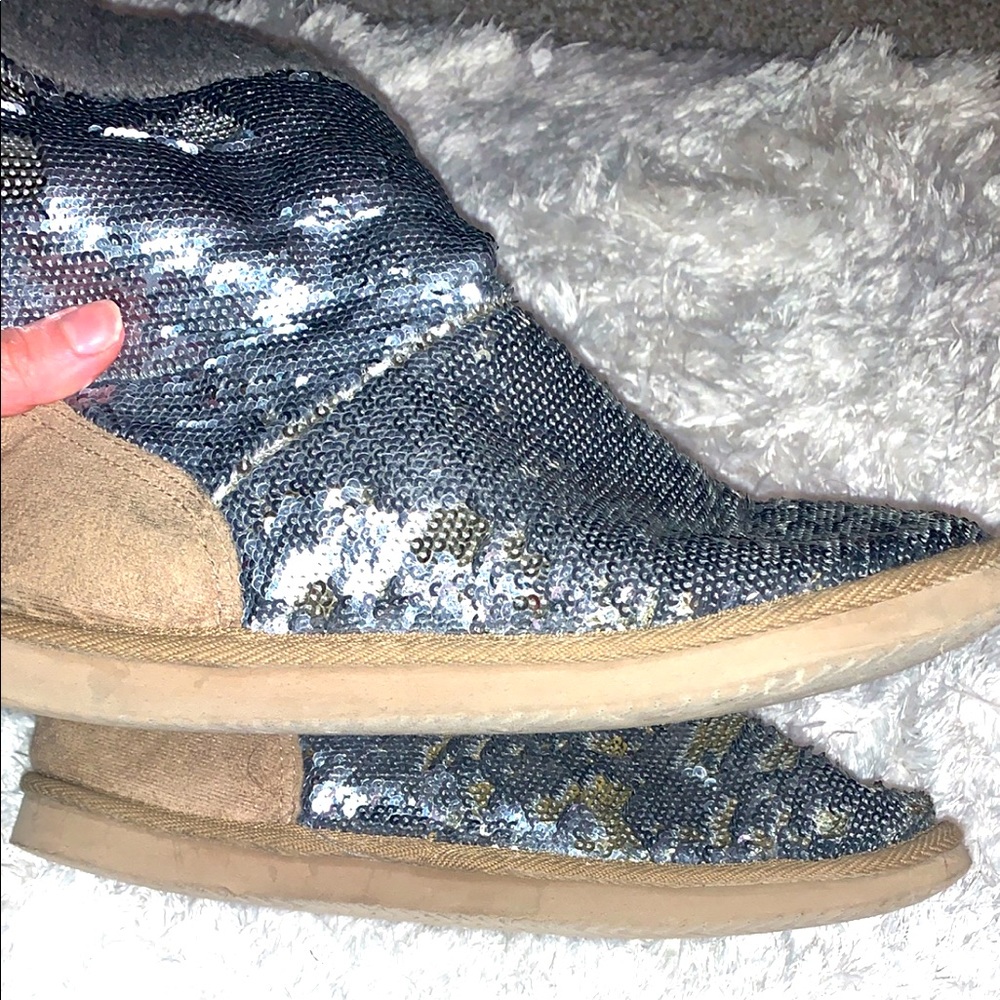 VS PINK Mukluk Booties